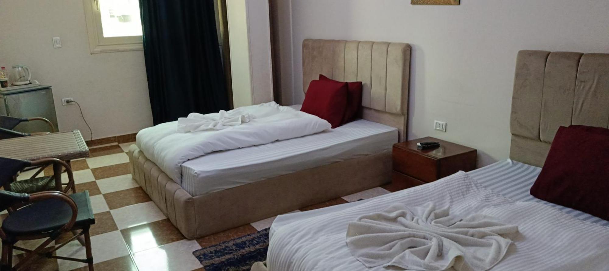 Pyramid Stars Inn Nazlet el-Sîsi Kültér fotó